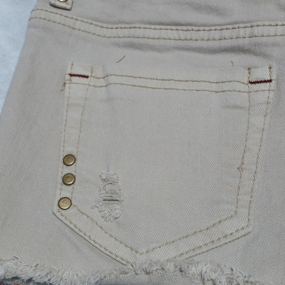 HIPPIE LAUNDRY  DISTRESSED TAN SHORTS - Picture 3 of 7